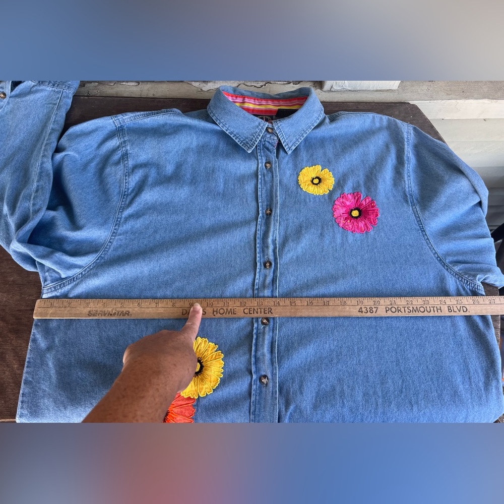 Lighthouse Apparel Womens XXL Denim Button Down Floral Appliqué Shirt Cute Cuffs - Picture 7 of 15